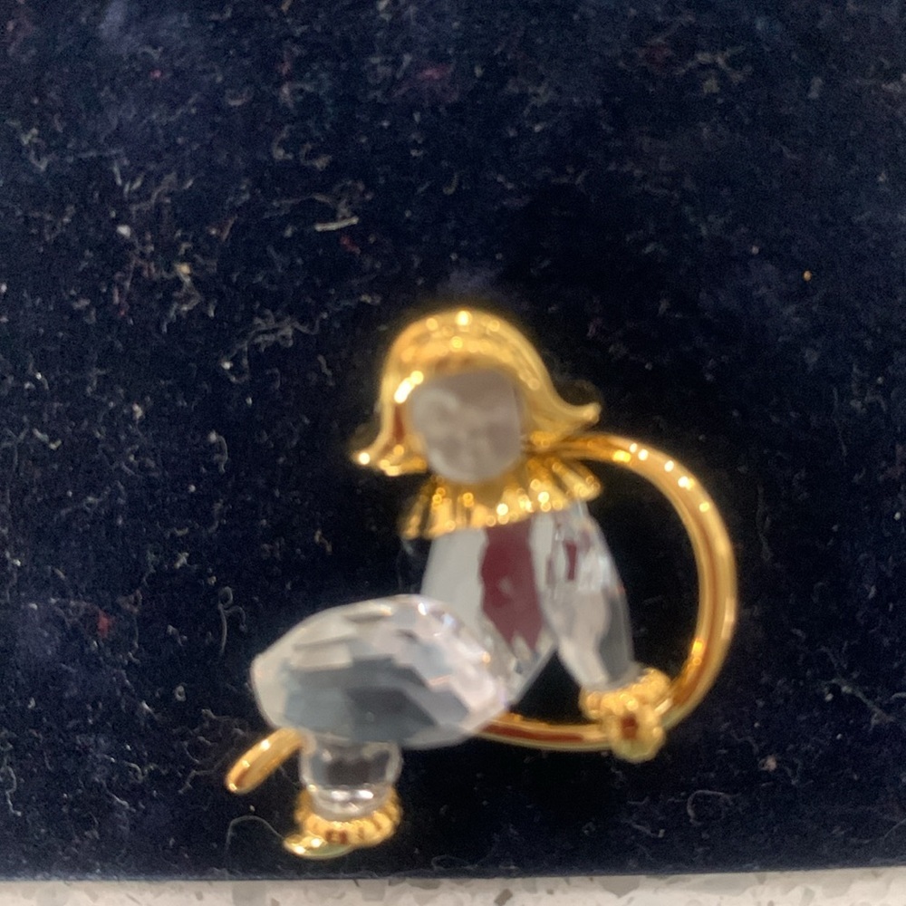 NWT Swarovski Gold tone Crystal girl brooch - Picture 2 of 4